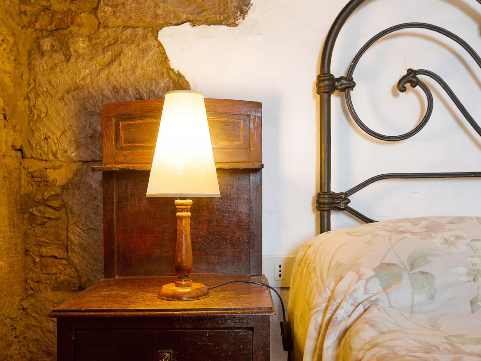 250 Jahre altes Steinhaus mit zwei Terrassen inmitten einer wunderbaren Naturla-Binnen