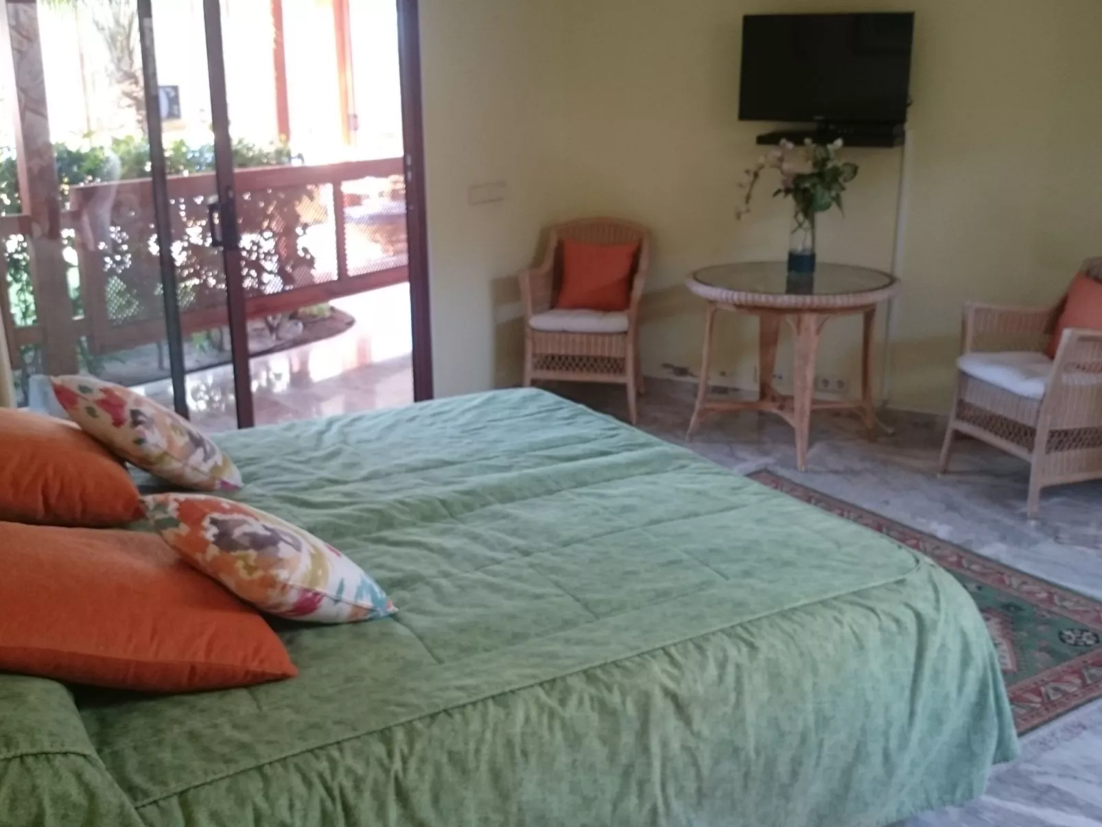 Villa mit Garten, Pool , Grill und Terrasse-Binnen