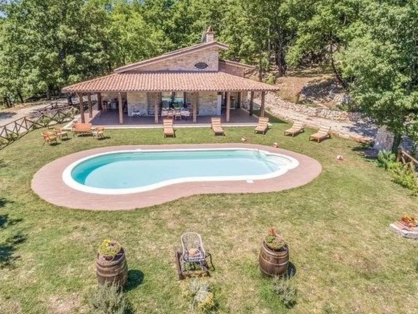 Bauernhaus im grünen Sannio mit Schwimmbad