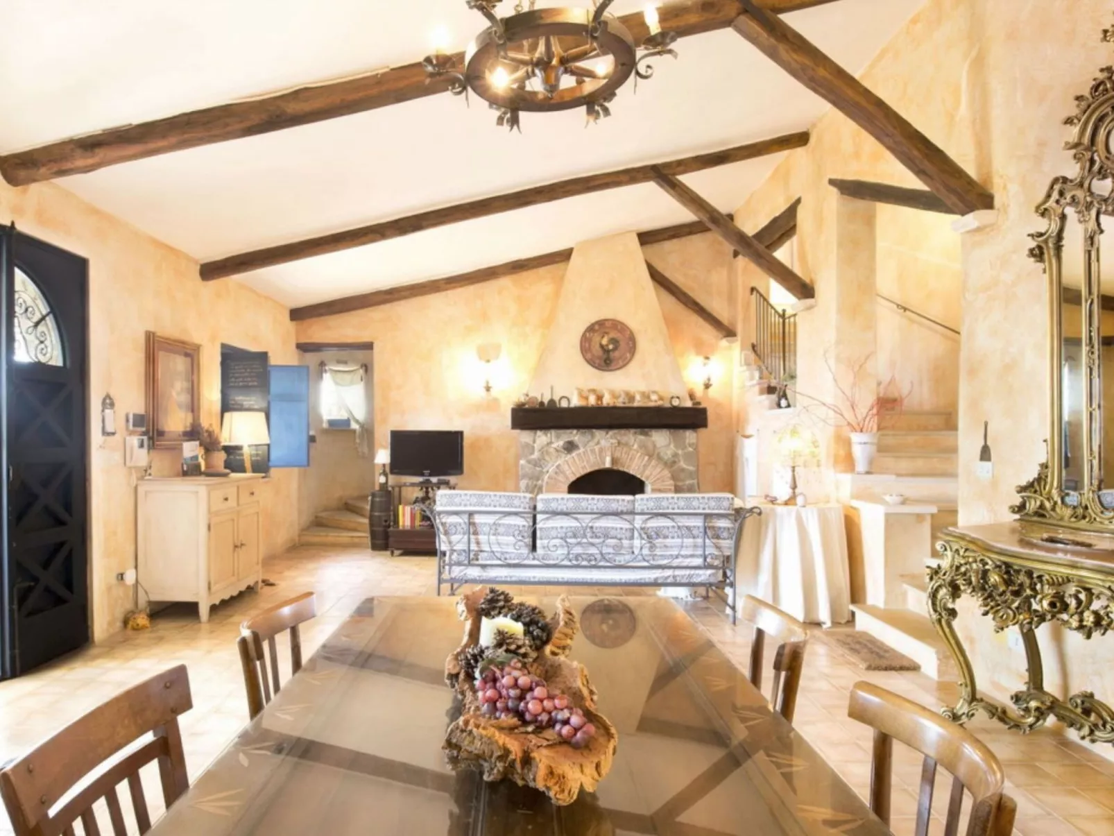 Wunderschöne Villa dei Feaci mit Pool-Binnen