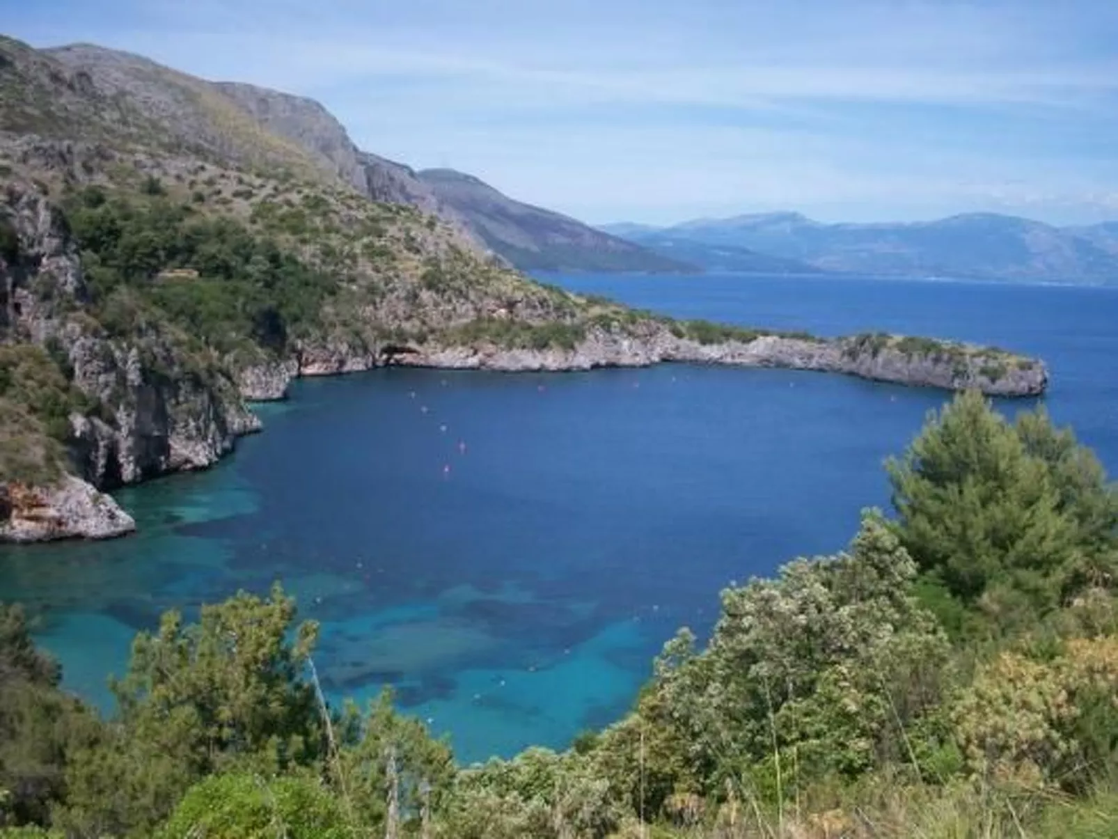 Natursteinhaus mit Panoramablick zum Meer-Buiten
