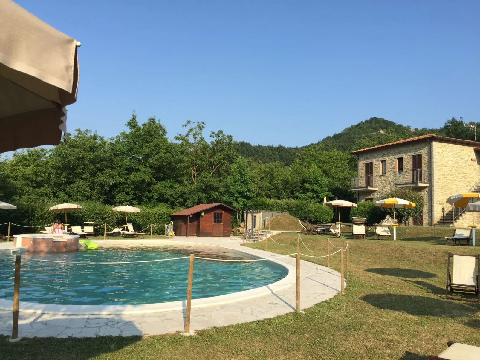 Wohnung in Apecchio mit Privatparkplatz-Buiten