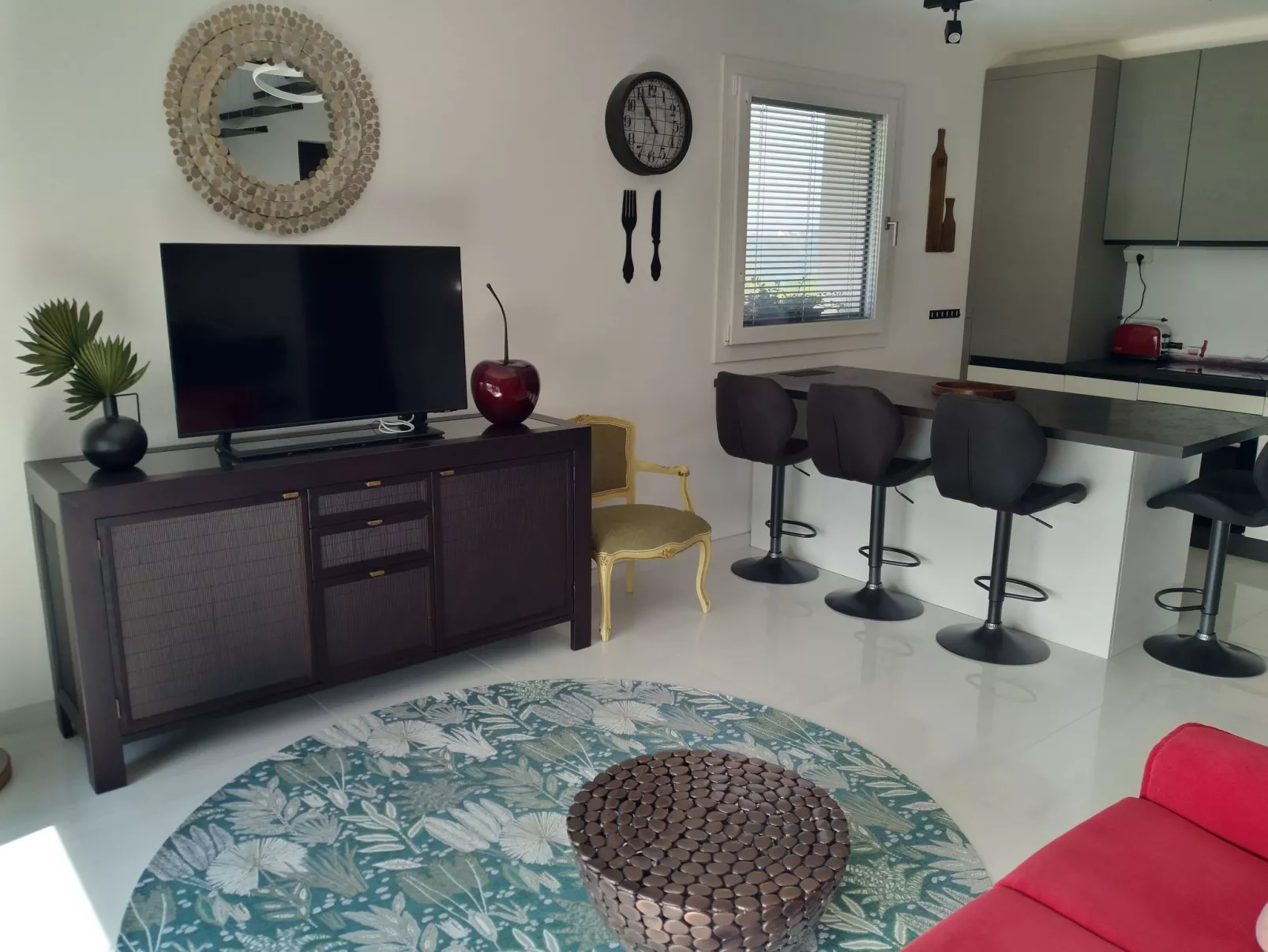 Wunderschönes Ferienhaus mit Pool und 360° Blick-Binnen