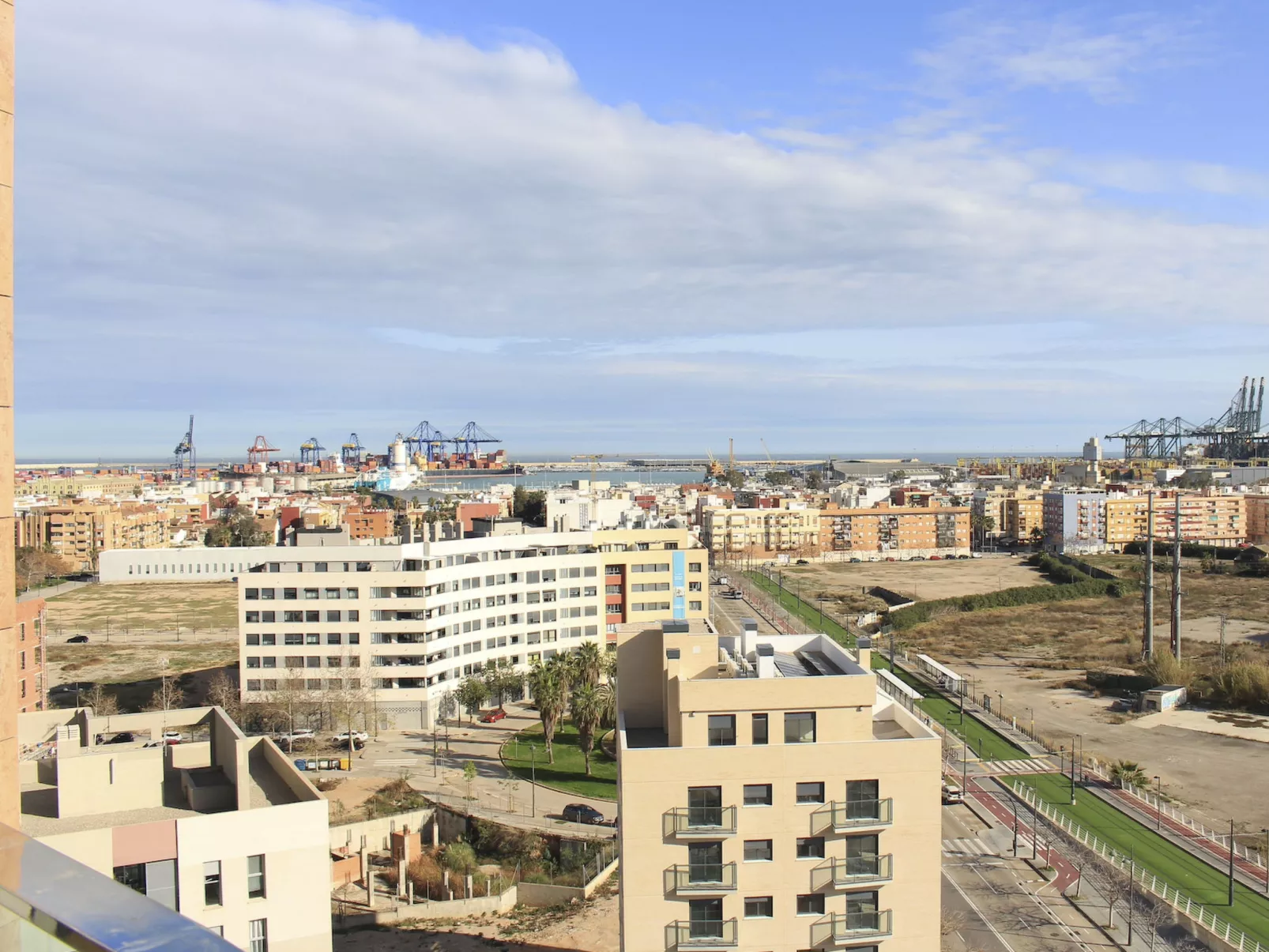 Luxuriöse Wohnung mit 1 Schlafzimmer, Balkon und Pool-Image-tags.info