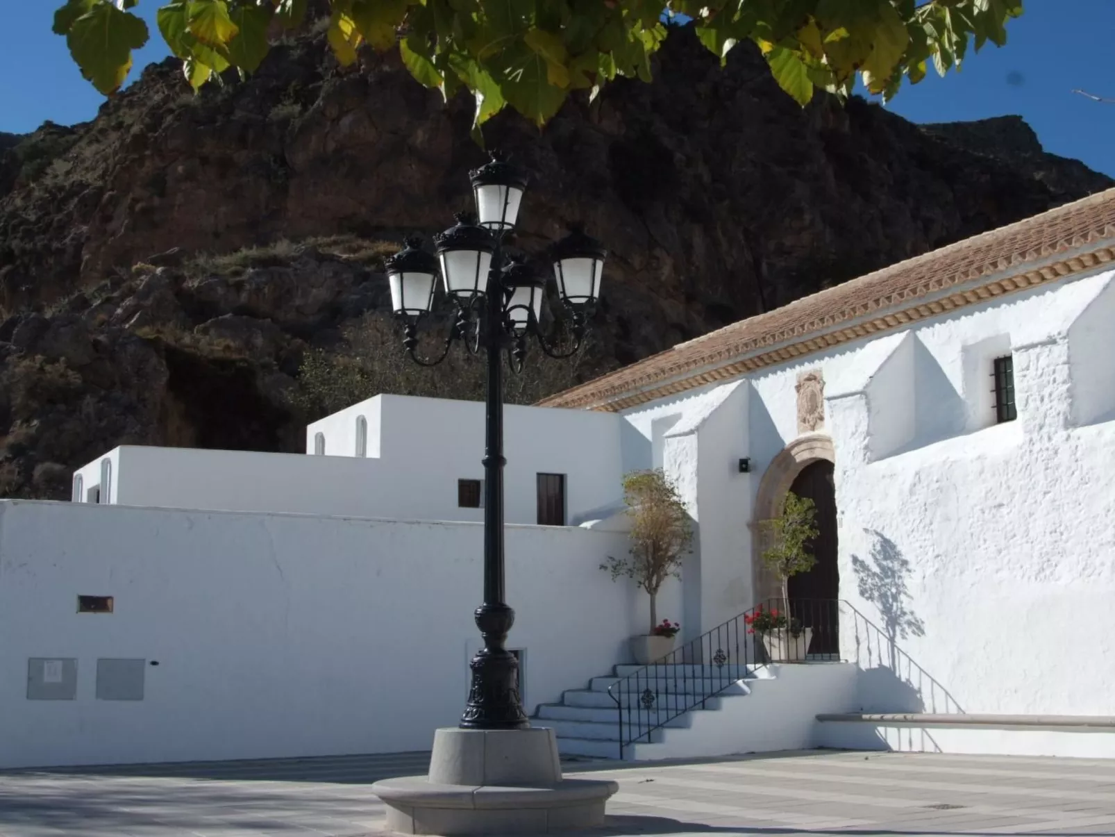 Schöne Villa für 6 Personen mit Schwimmbad-Buiten