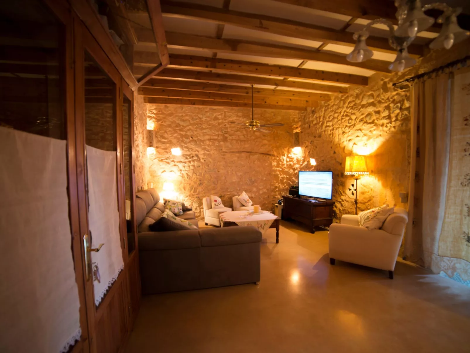 Jedes Ferienhaus mit Garten und Schwimmbad-Binnen