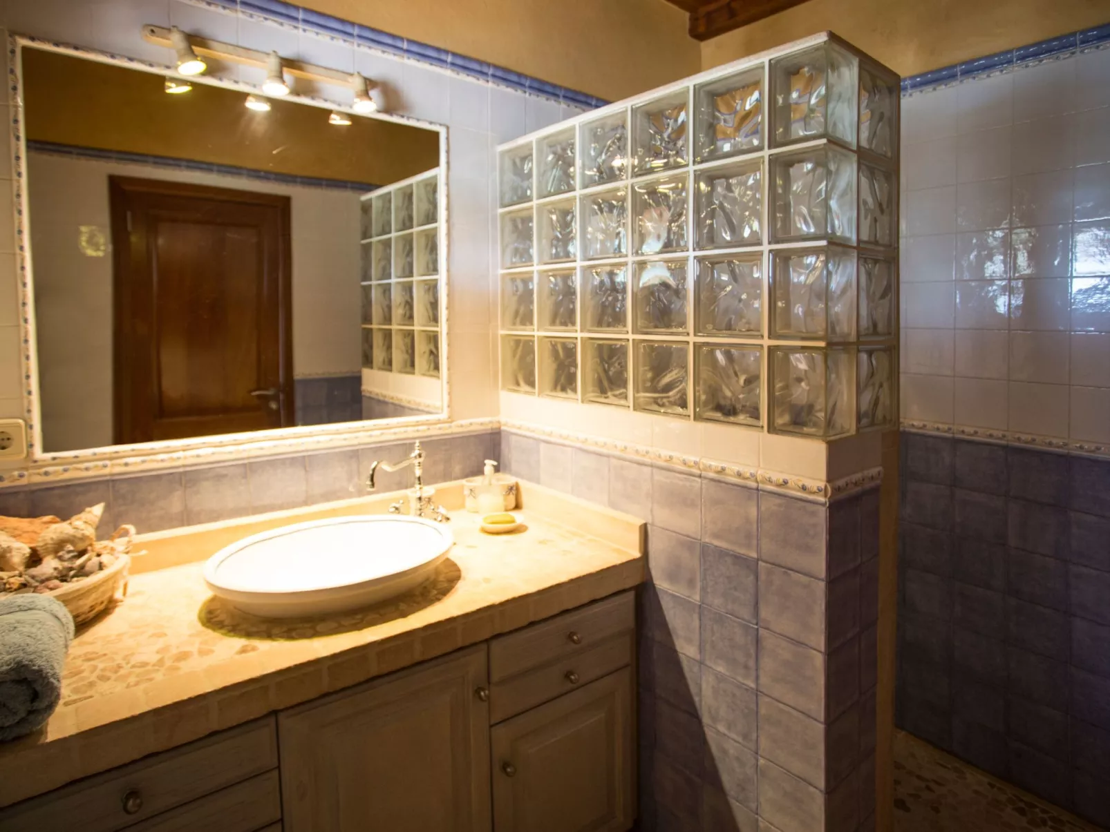 Finca mit Tennisplatz und Schwimmbad-Binnen