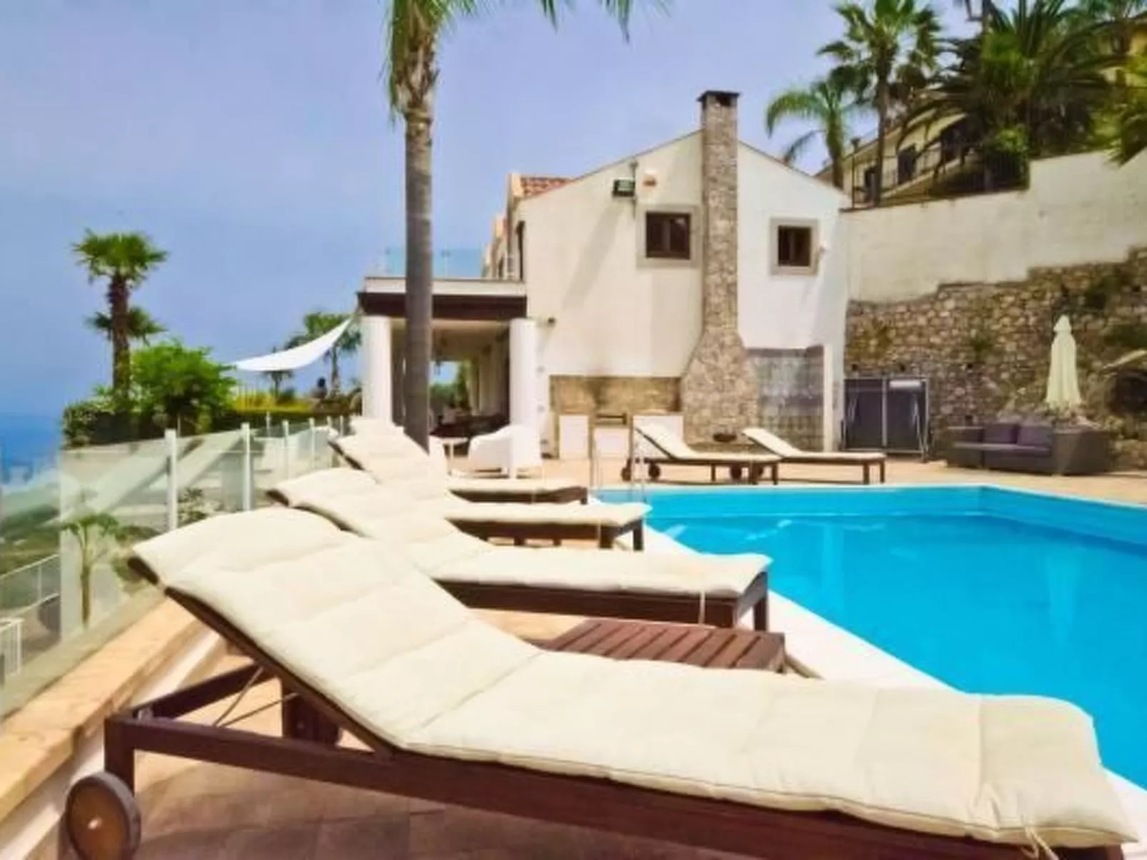 Wohnung mit Meerblick, Balkon und Pool-Image-tags.info