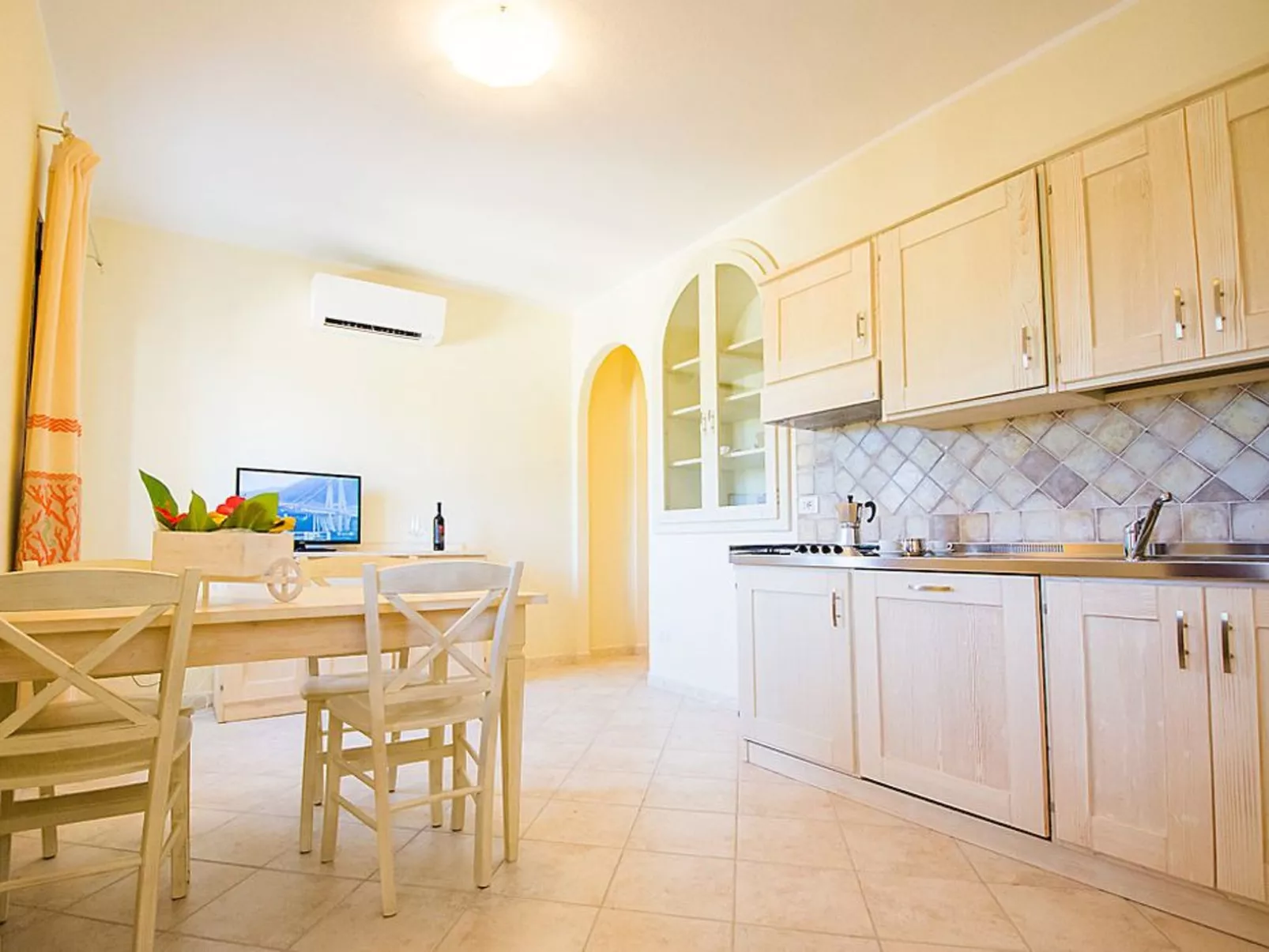 Apt. Orosei 4A, mit gemeinsamem Schwimmbad-Binnen