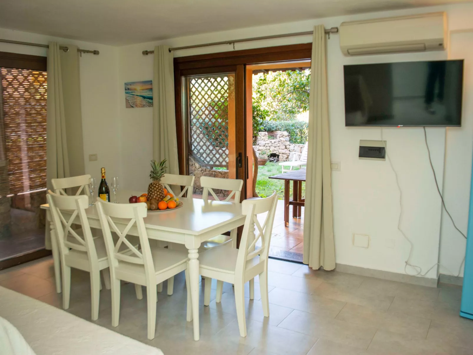 Große Drei-Zimmer-Wohnung am Golf von Marinella-Binnen