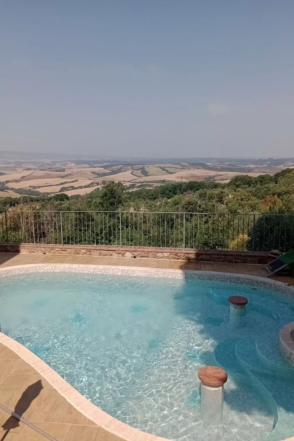 Vier-Zimmer-Wohnung 2 Bäder mit Schwimmbad zur alleinigen Nutzung-Buiten