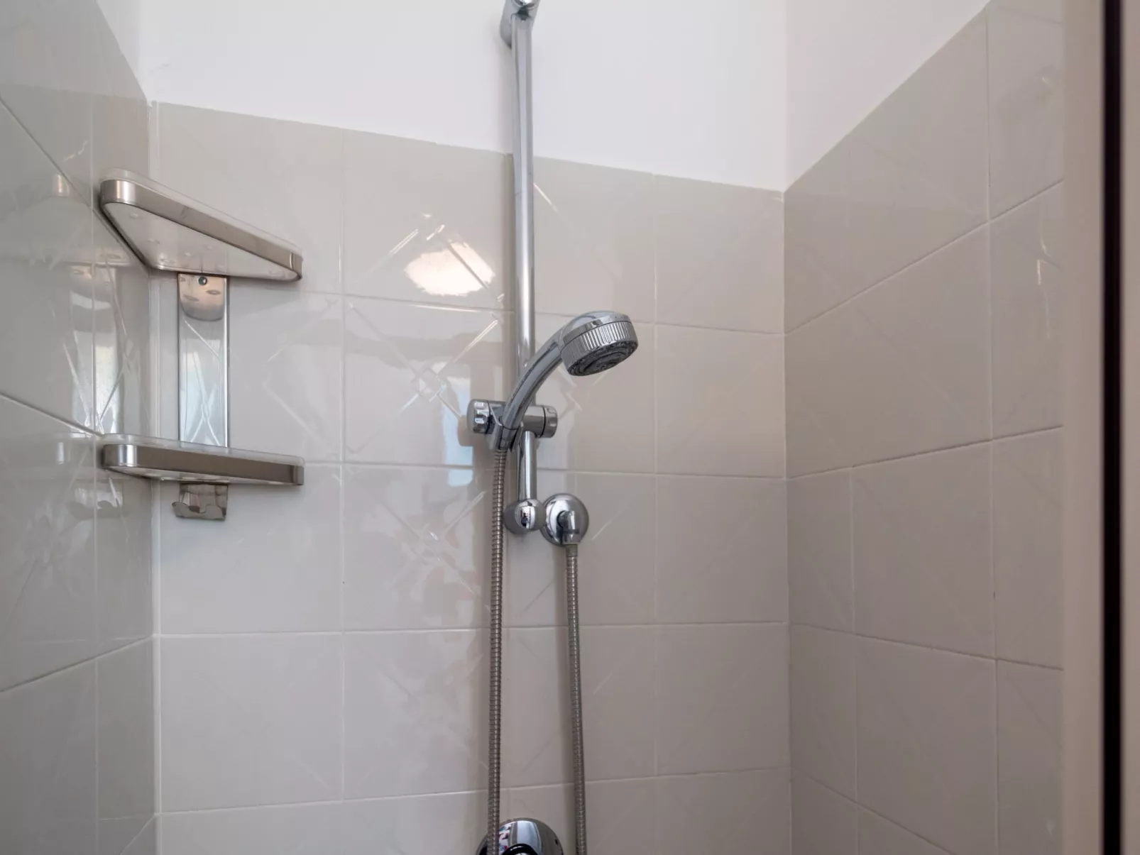 Ruby Ein-Schlafzimmer-Apartment-Binnen