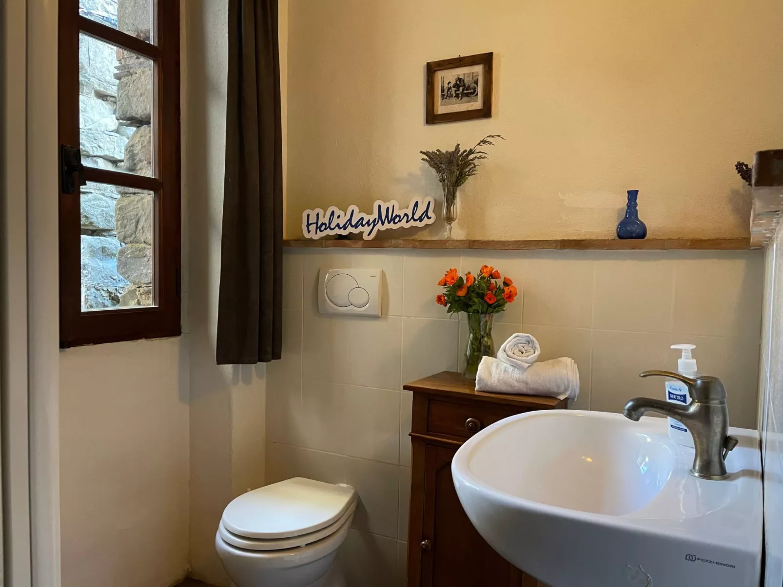 Retreat with a  View by Holiday World-Binnen