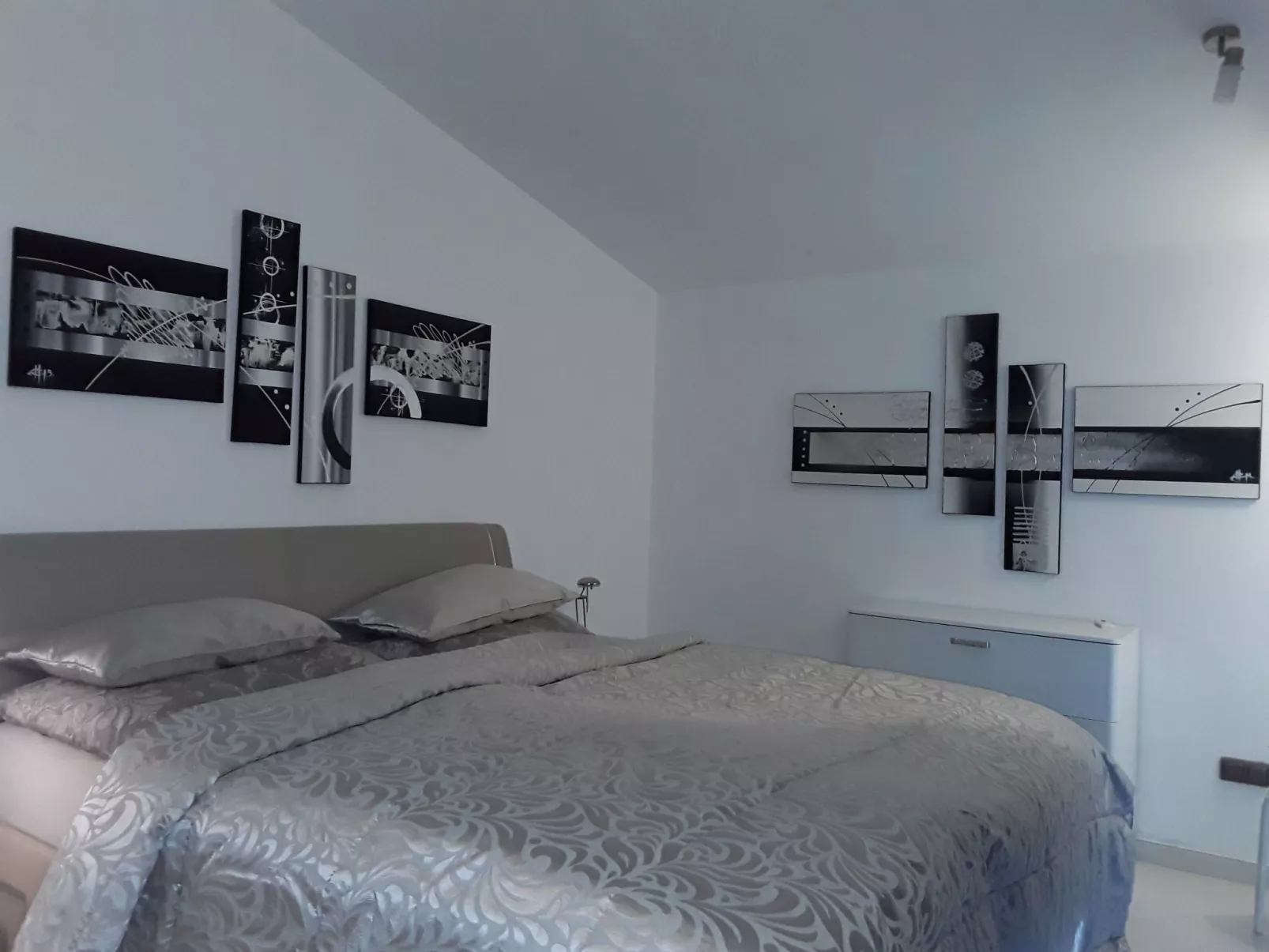 Sonniges Ferienhaus mit Grill, Garten und Pool-Binnen