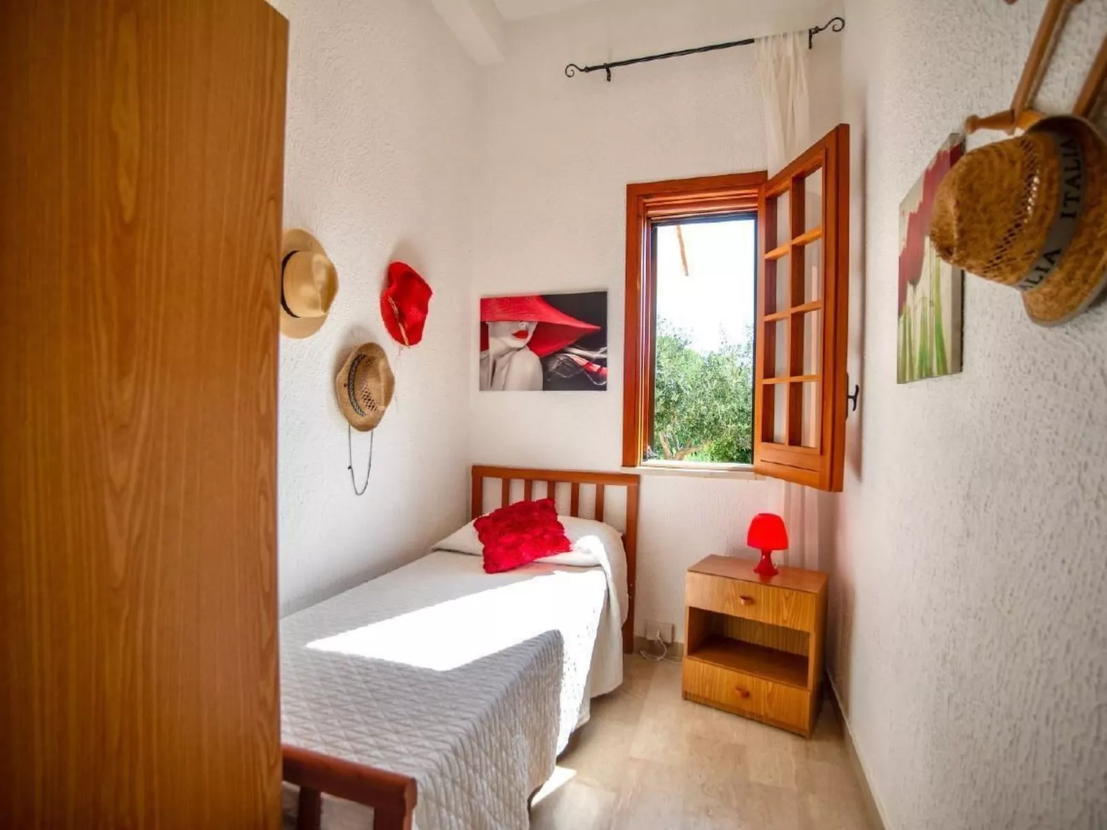 Ferienvilla "La Vela" mit Blick auf das Wasser-Image-tags.info