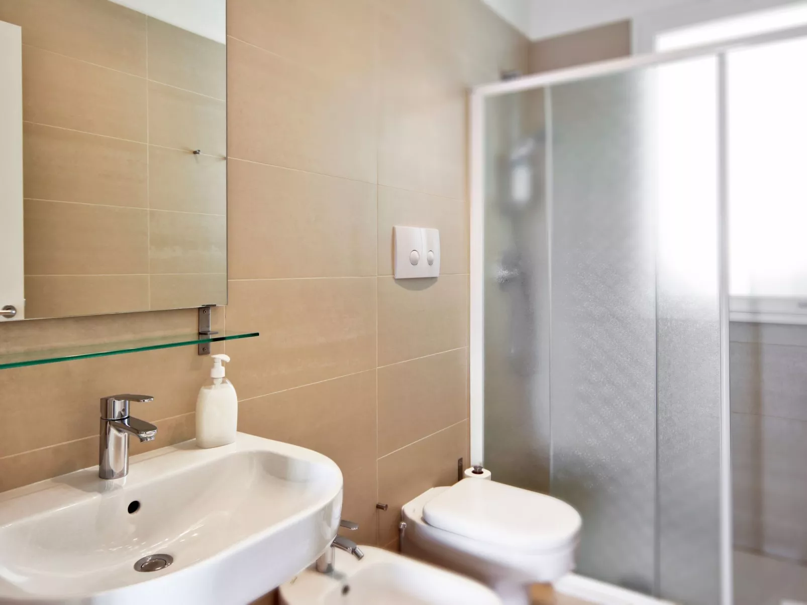 Appartamento con 2 camere al piano terra-Binnen