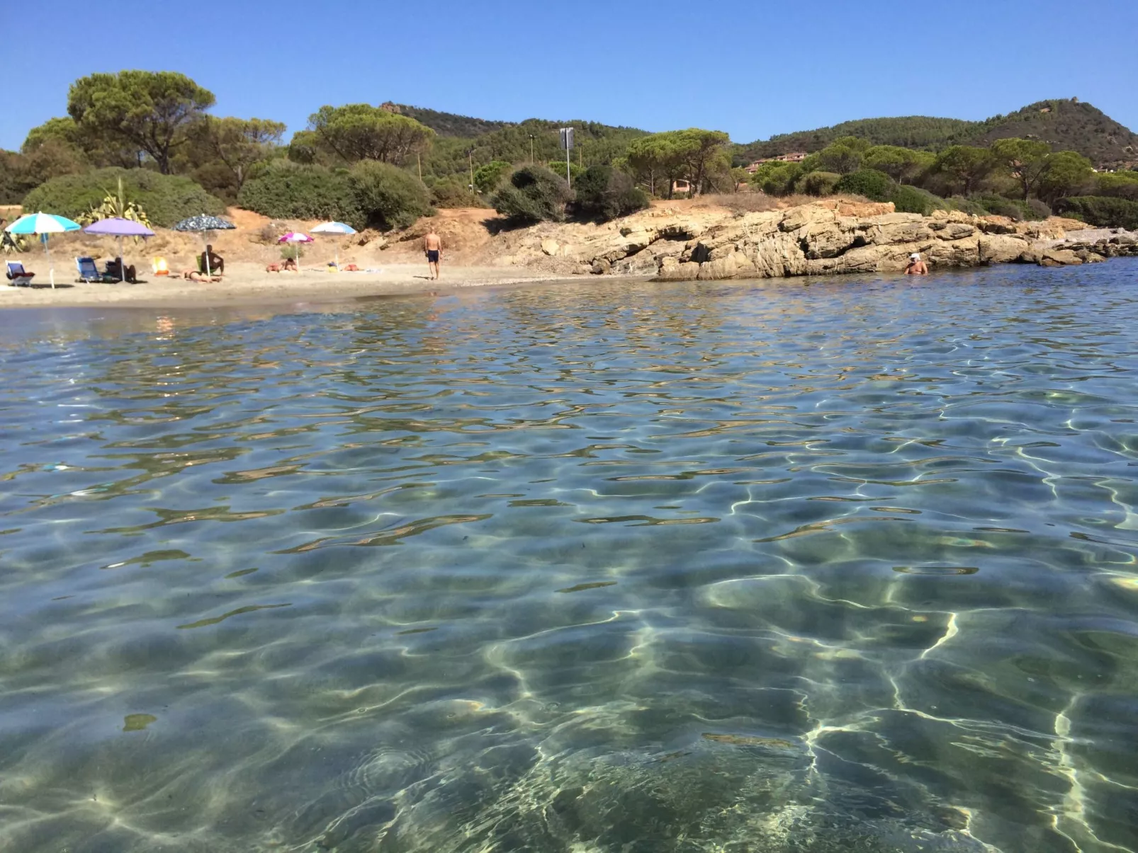 Gemütliches Ferienhaus mit Kamin in Porto Tramatzu-Buiten