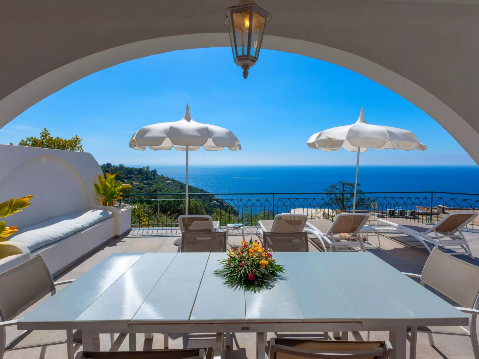 Haus in Sirenuse mit Panoramaterrasse-Buiten