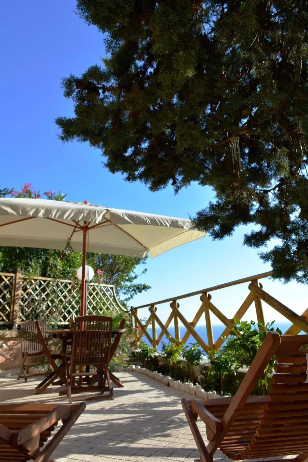 Mit Garten, Grill und Terrasse-Buiten