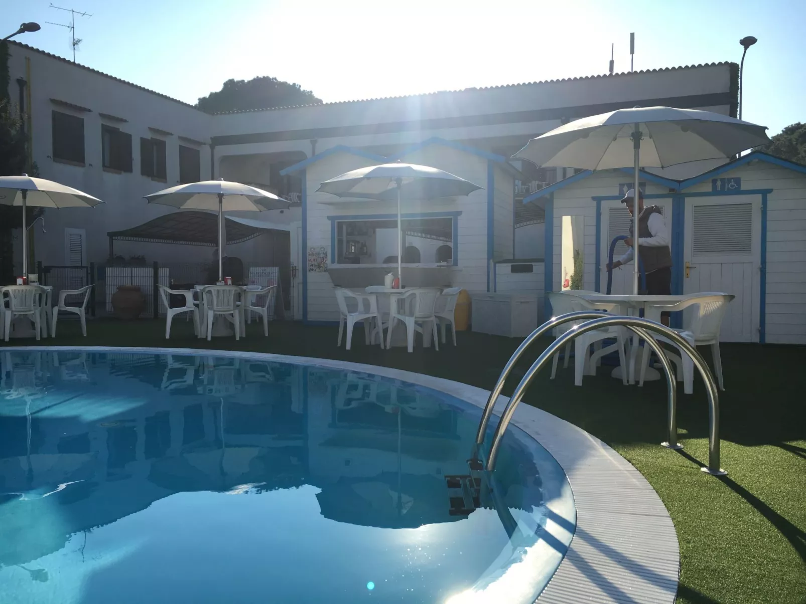 Wunderschöne Wohnung in Lido Di Spina mit Möbliertem Balkon-Buiten