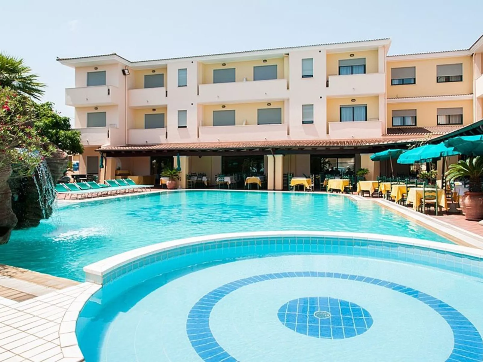 Apt. Orosei 2B, mit gemeinsamem Schwimmbad-Buiten