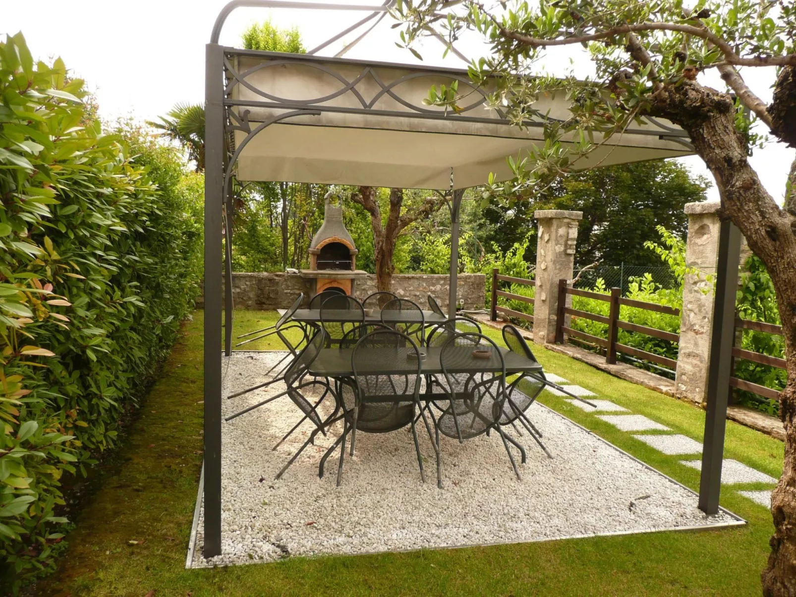 Stilvolle Wohnung in Toscolano Maderno-Buiten