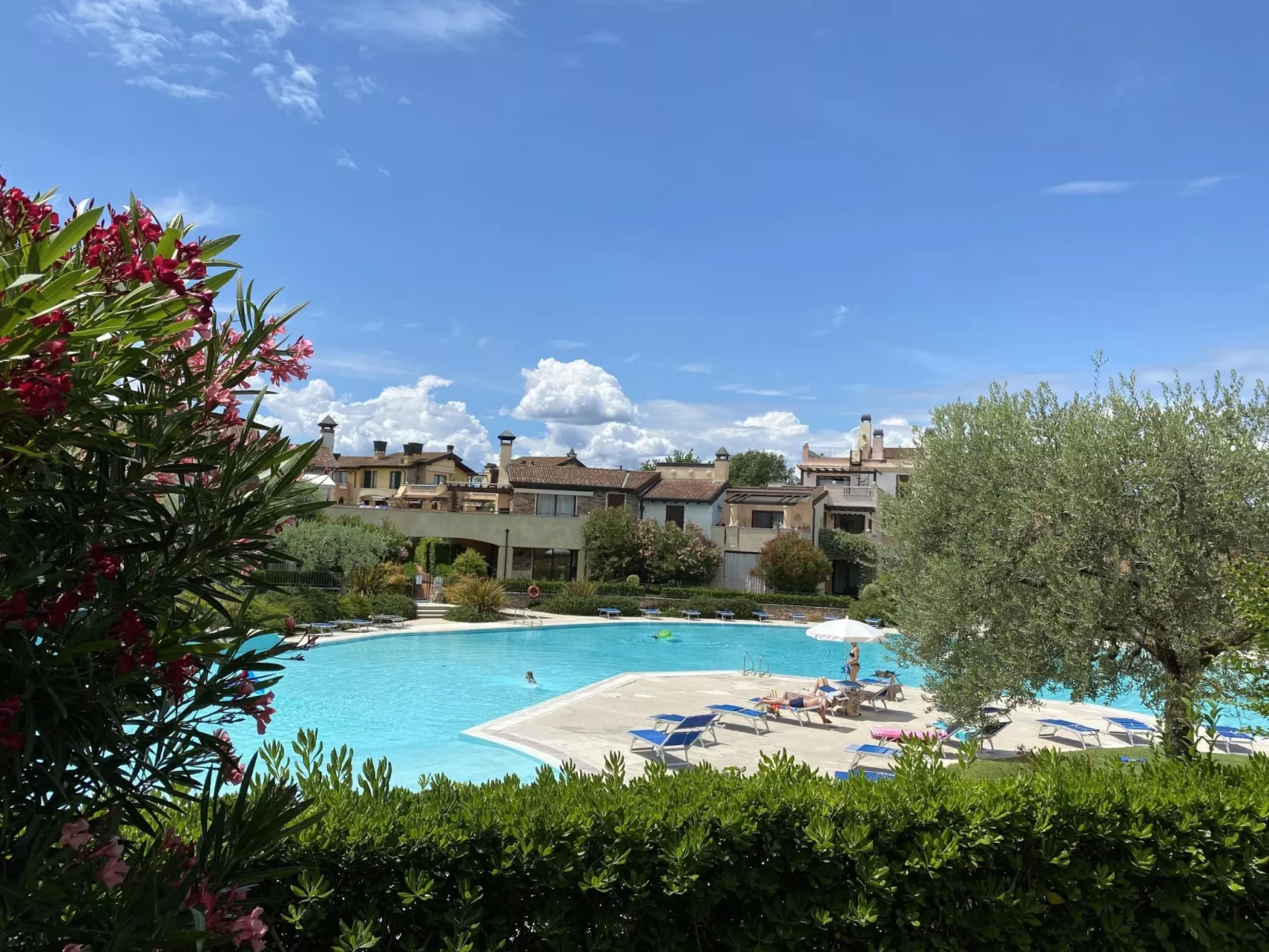 Wohnung im Resort mit großes Schwimmbad und Sportbereich-Buiten