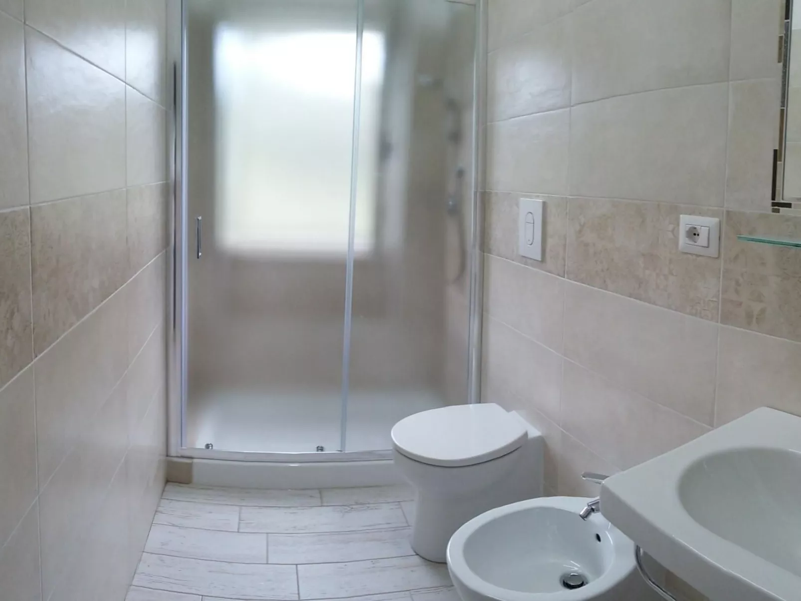 Zwei-Zimmer-Penthouse-Wohnung mit Terrasse mit Meerblick-Image-tags.info