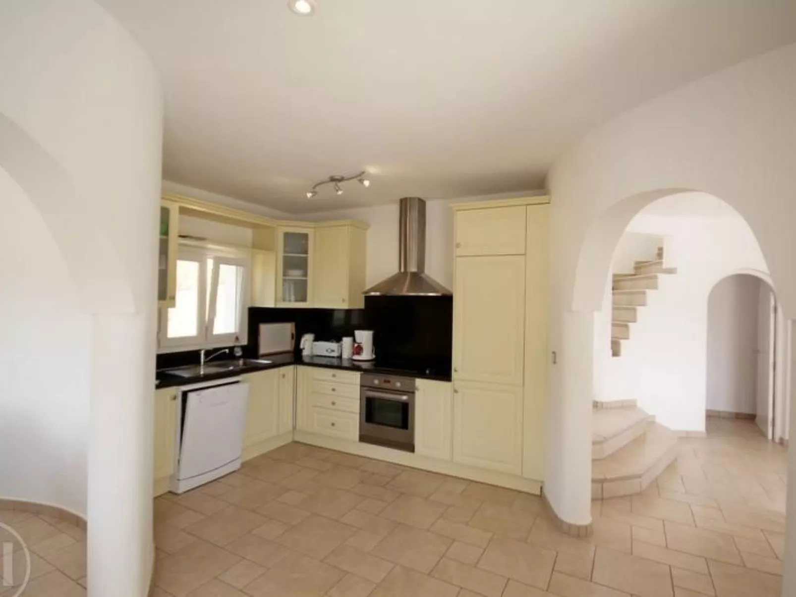 Villa Redonda I-Binnen