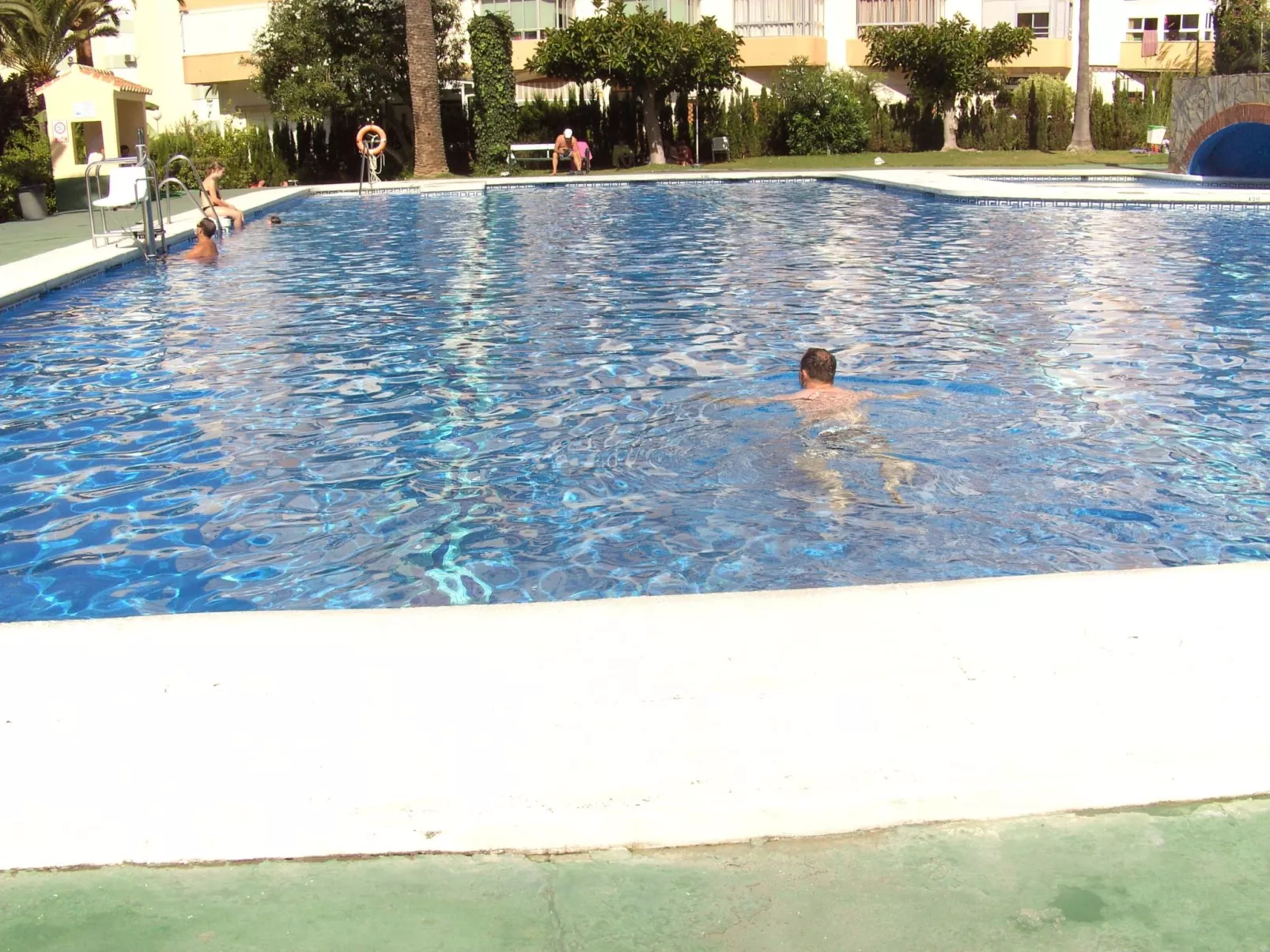 Gemütliche Wohnung in Torrox mit gemeinsamem Pool-Buiten