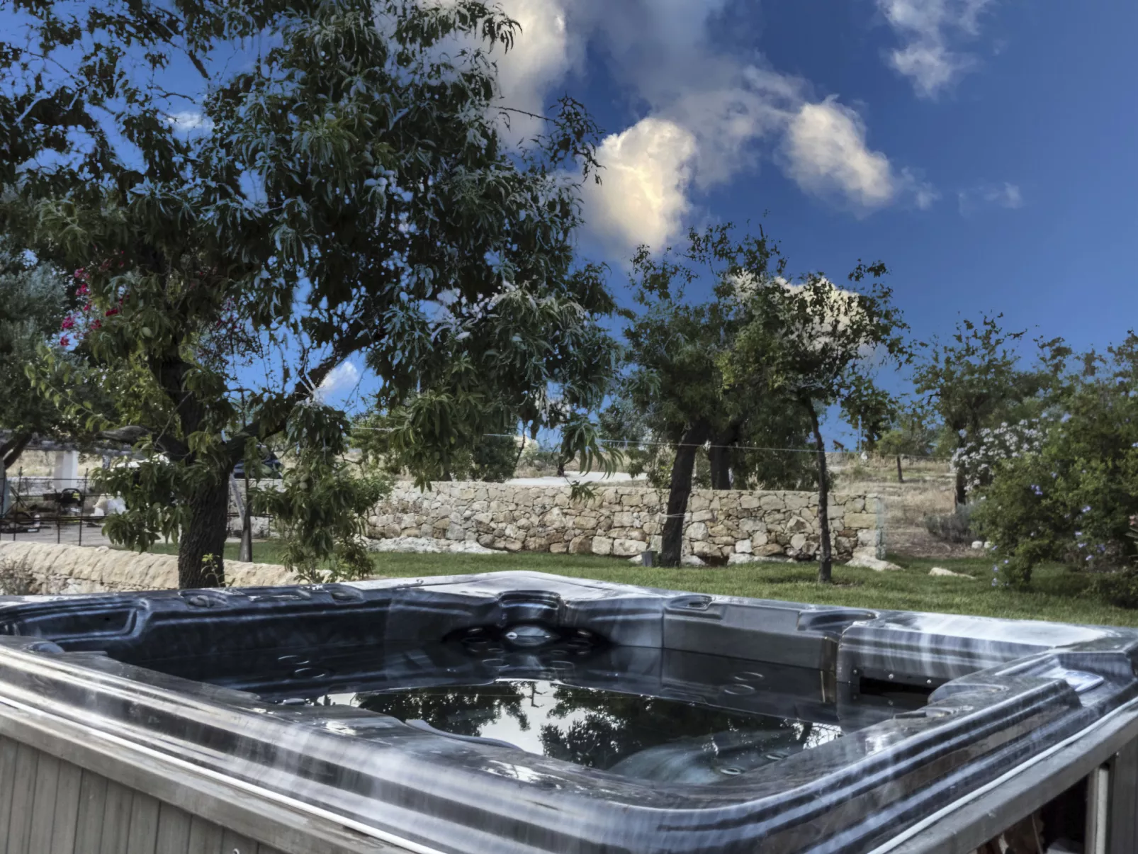 Mirriusa' Ferienhaus mit Jacuzzi-Buiten