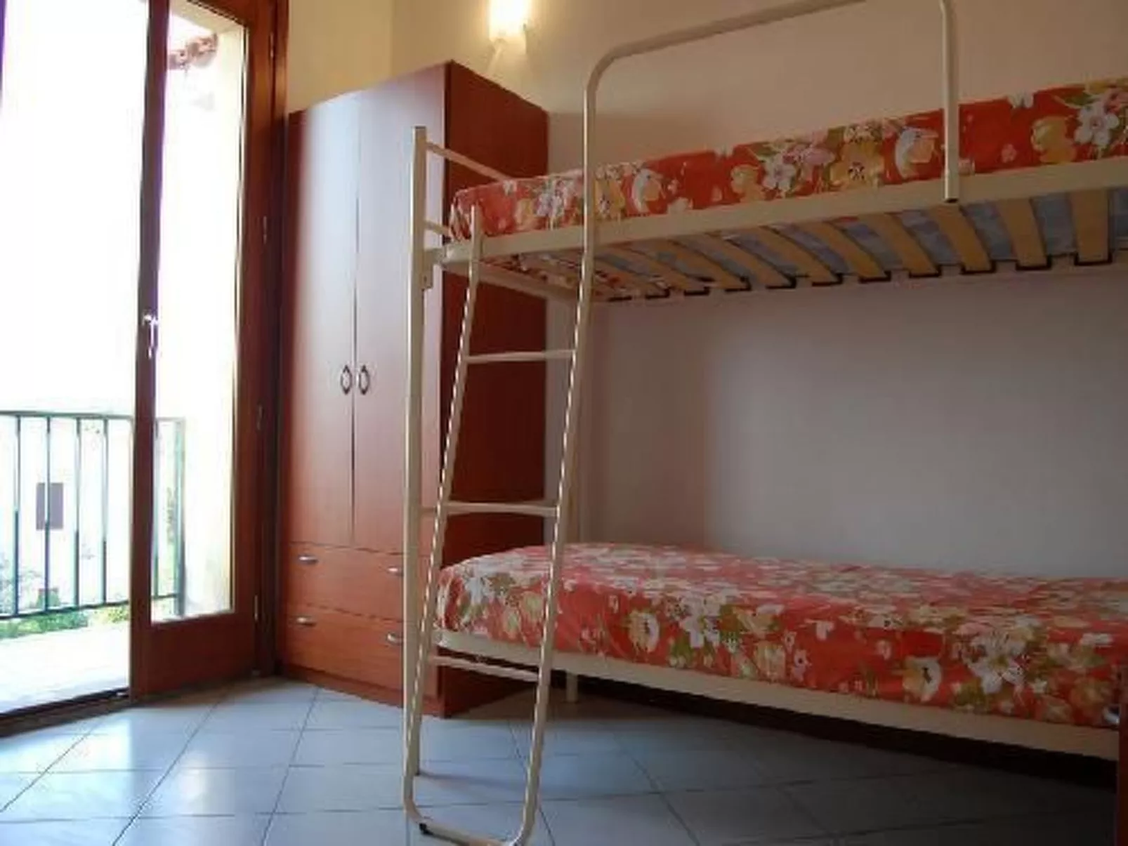 Unterkunft mit Terrasse am Meer-Image-tags.info