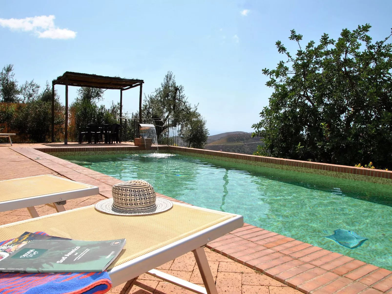 Doppelhaushälfte mit Gemeinschaftspool-Buiten