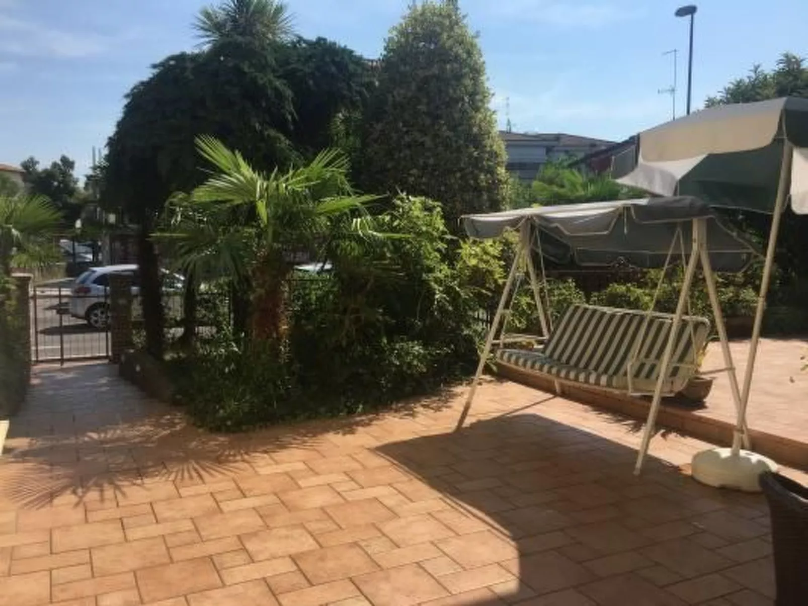 Schönes Studio-Apartment - Pool und Balkon-Buiten