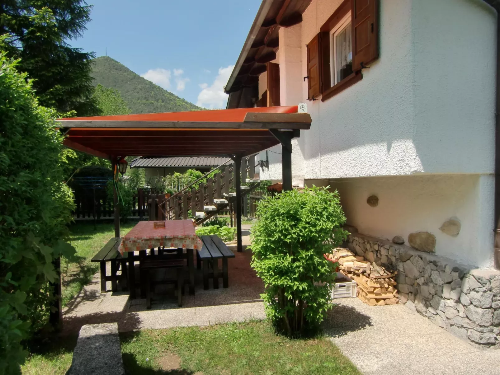 Freistehendes Haus mit eingezäuntem Privatgarten-Buiten