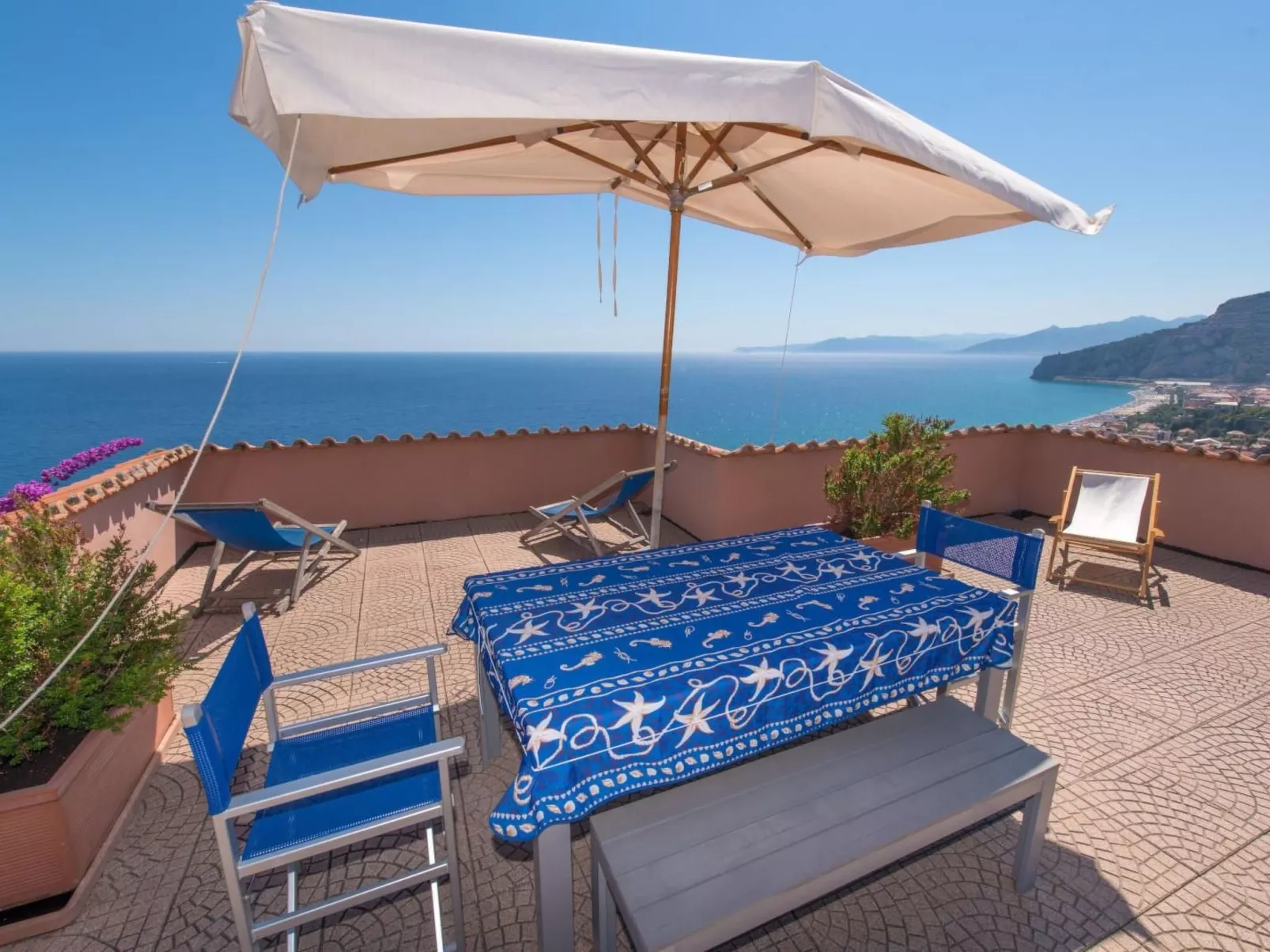 Wohnung mit Terrasse und Panoramablick-Buiten