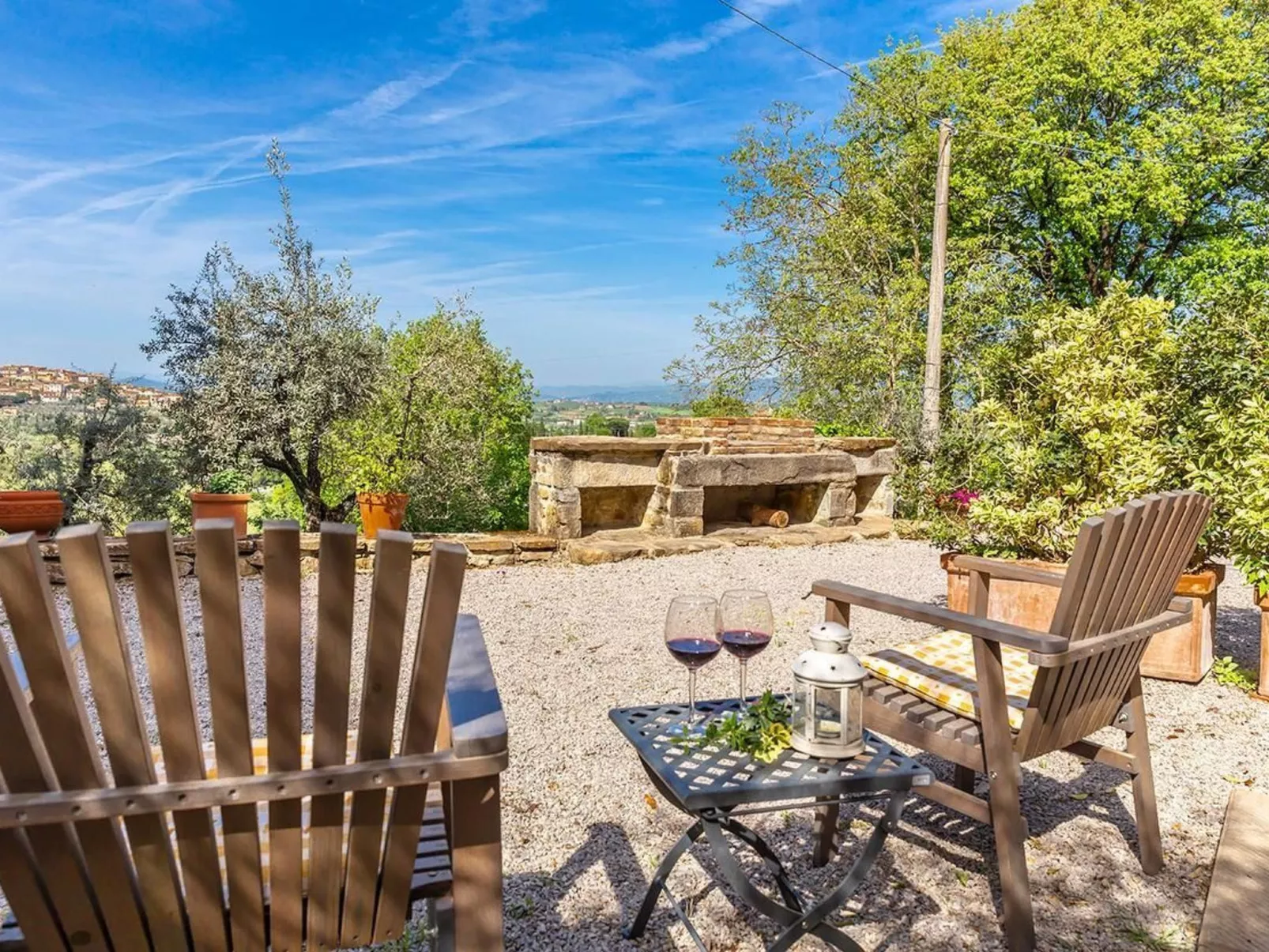 Wunderschöne Ferienwohnung in Monte San Savino mit gemeinschaftlichem Pool, Gar-Buiten
