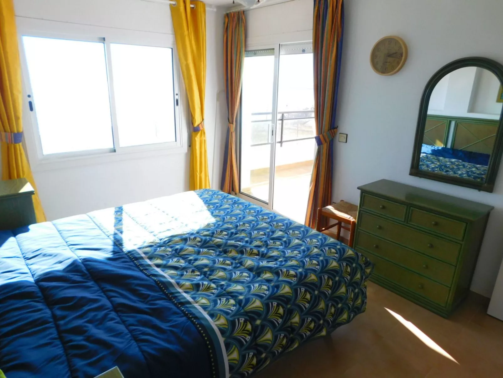 Mit großer Terrasse und Parkplatz in Salatar, Roses-Image-tags.info