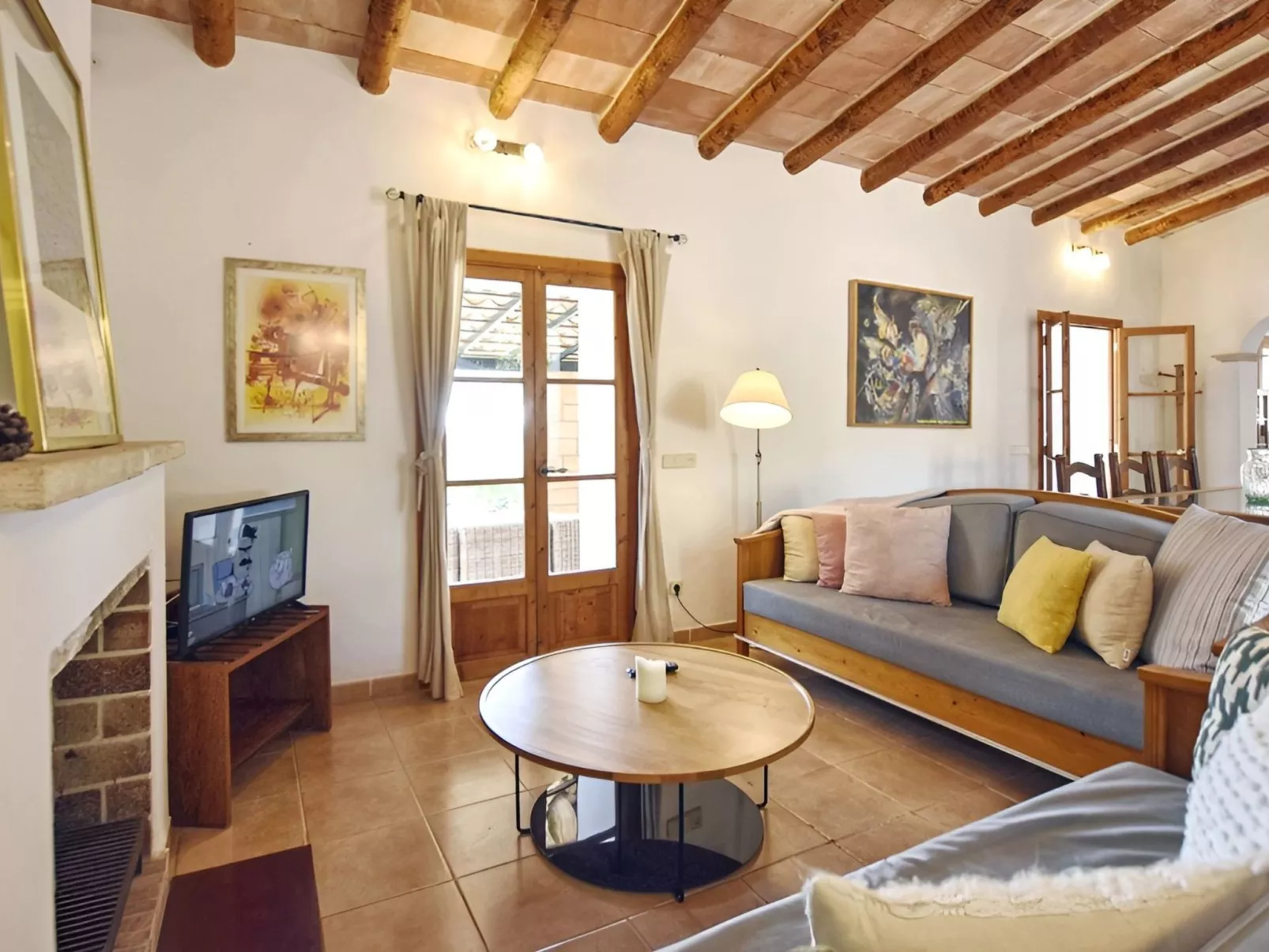 Finca mit Bergblick, Schwimmbad und Klimaanlage.-Binnen