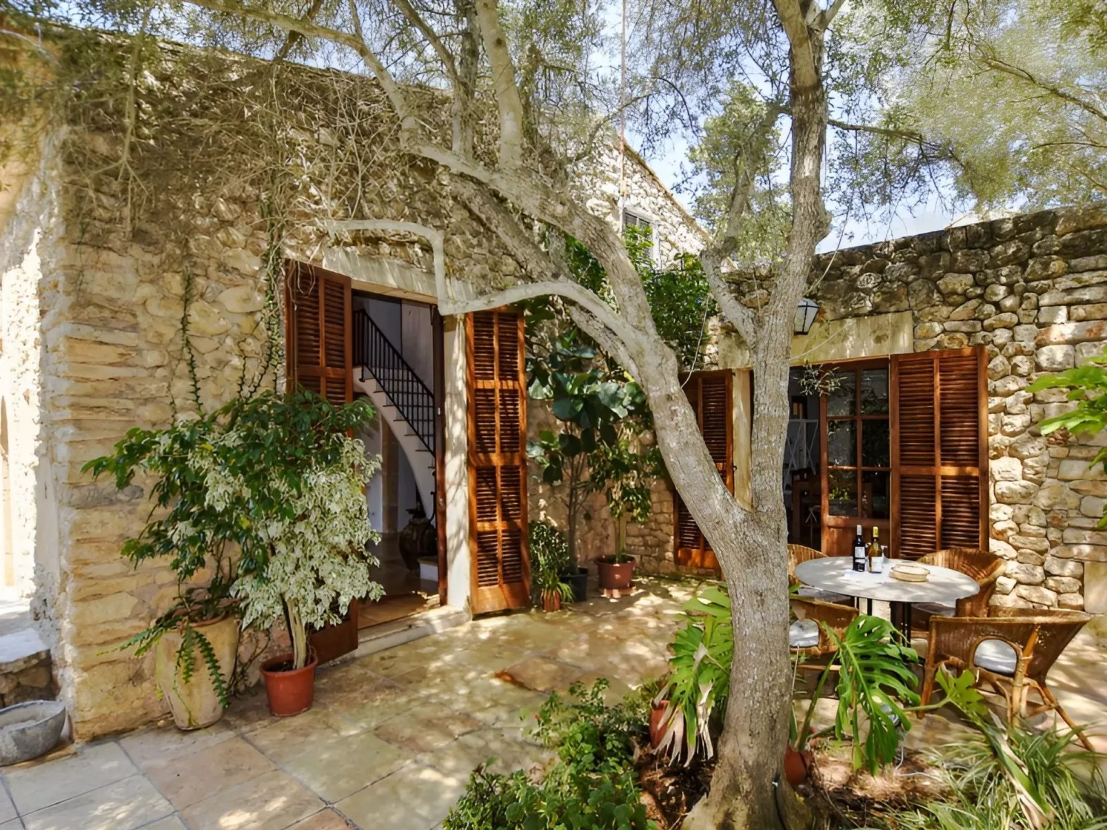 Finca mit Ruhe und Infinity-Pool-Image-tags.info