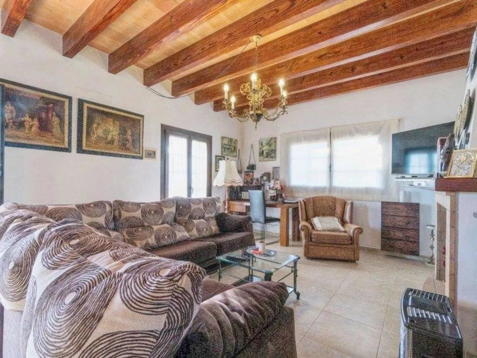 Schöne Villa mit Pool in der Nähe des Strandes-Binnen