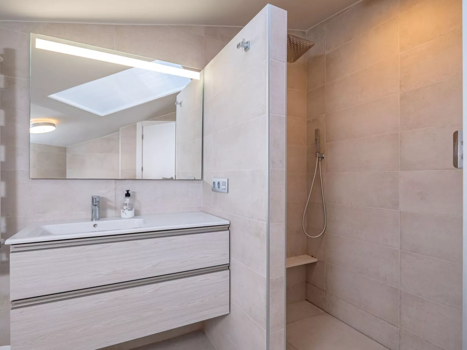 Costabravaforrent Marina, schöne Wohnung in erster Meereslinie-Binnen