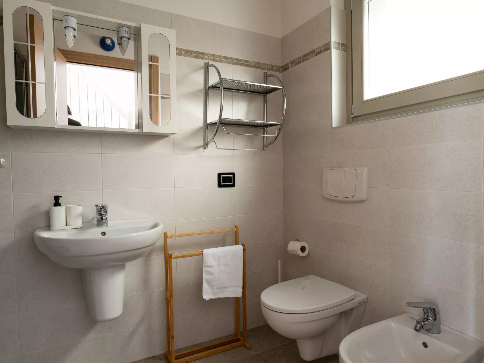 Cherubino 2", Dreizimmerwohnung mit Pool und Terrasse-Binnen