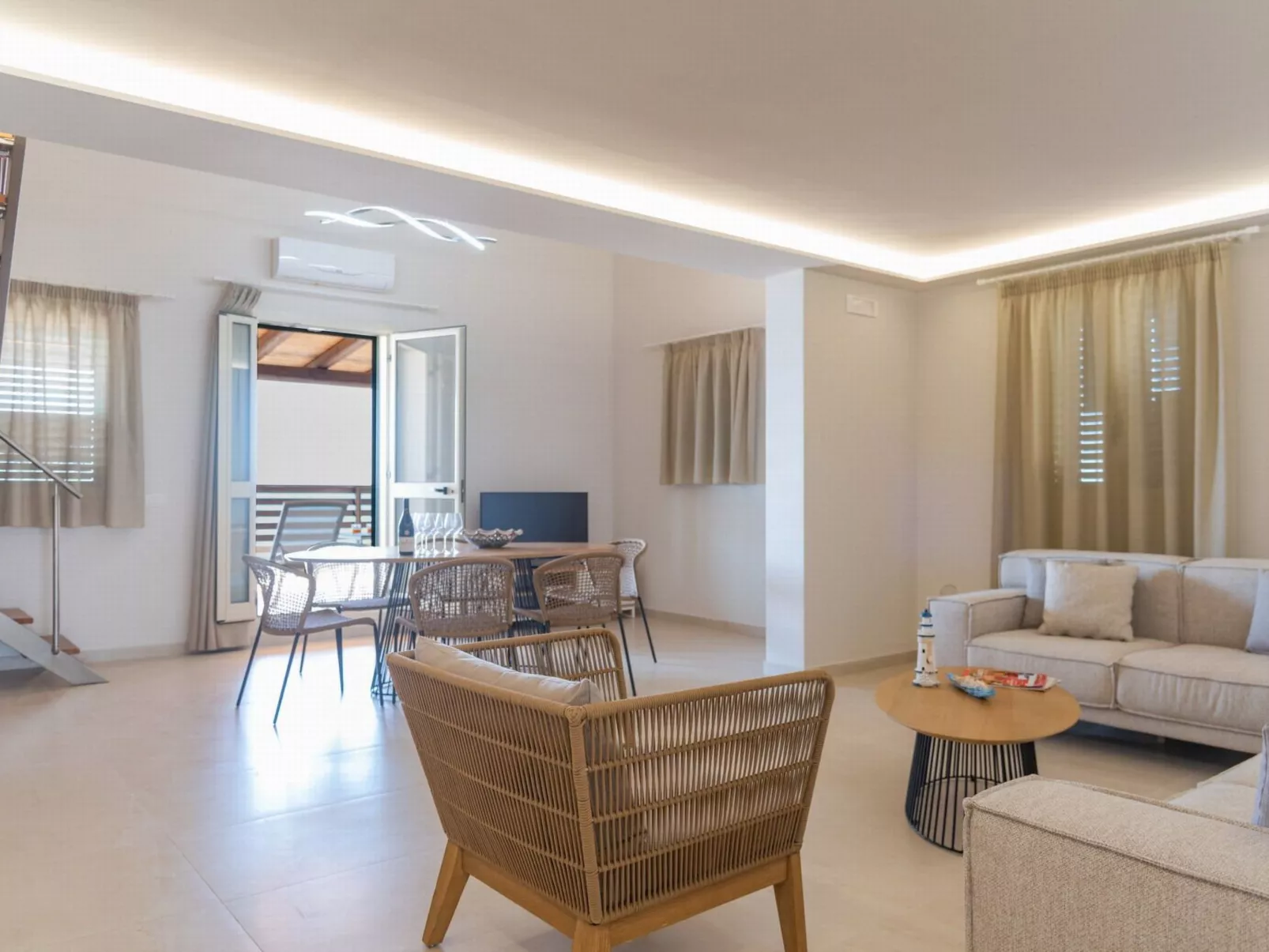 Komfortable und moderne Villa am Strand-Binnen