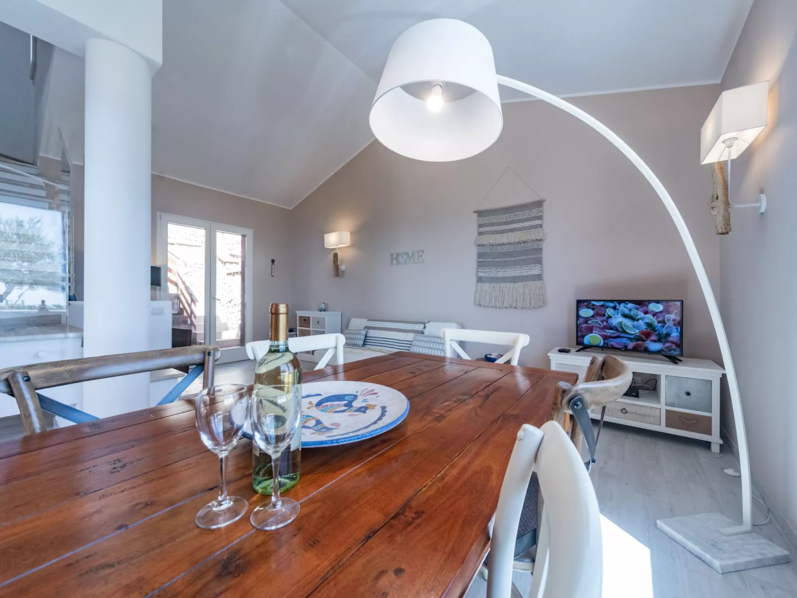 Moderne Villa mit atemberaubendem Blick auf die Küste-Binnen