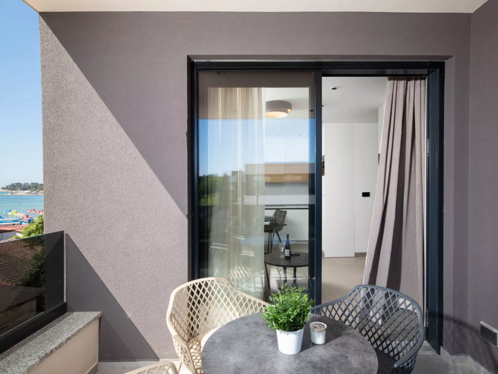 Amore Bijeca - B4-Buiten