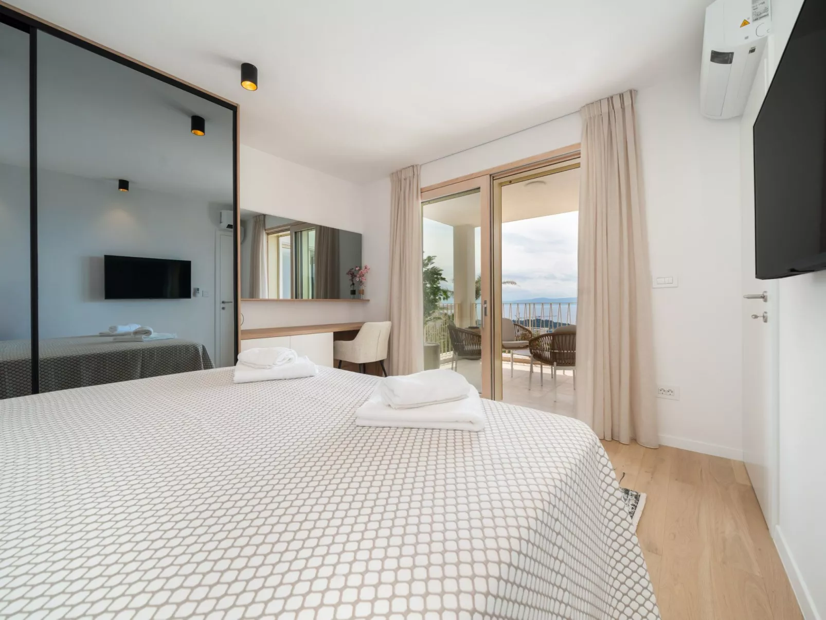 Neue Villa Adore-Binnen