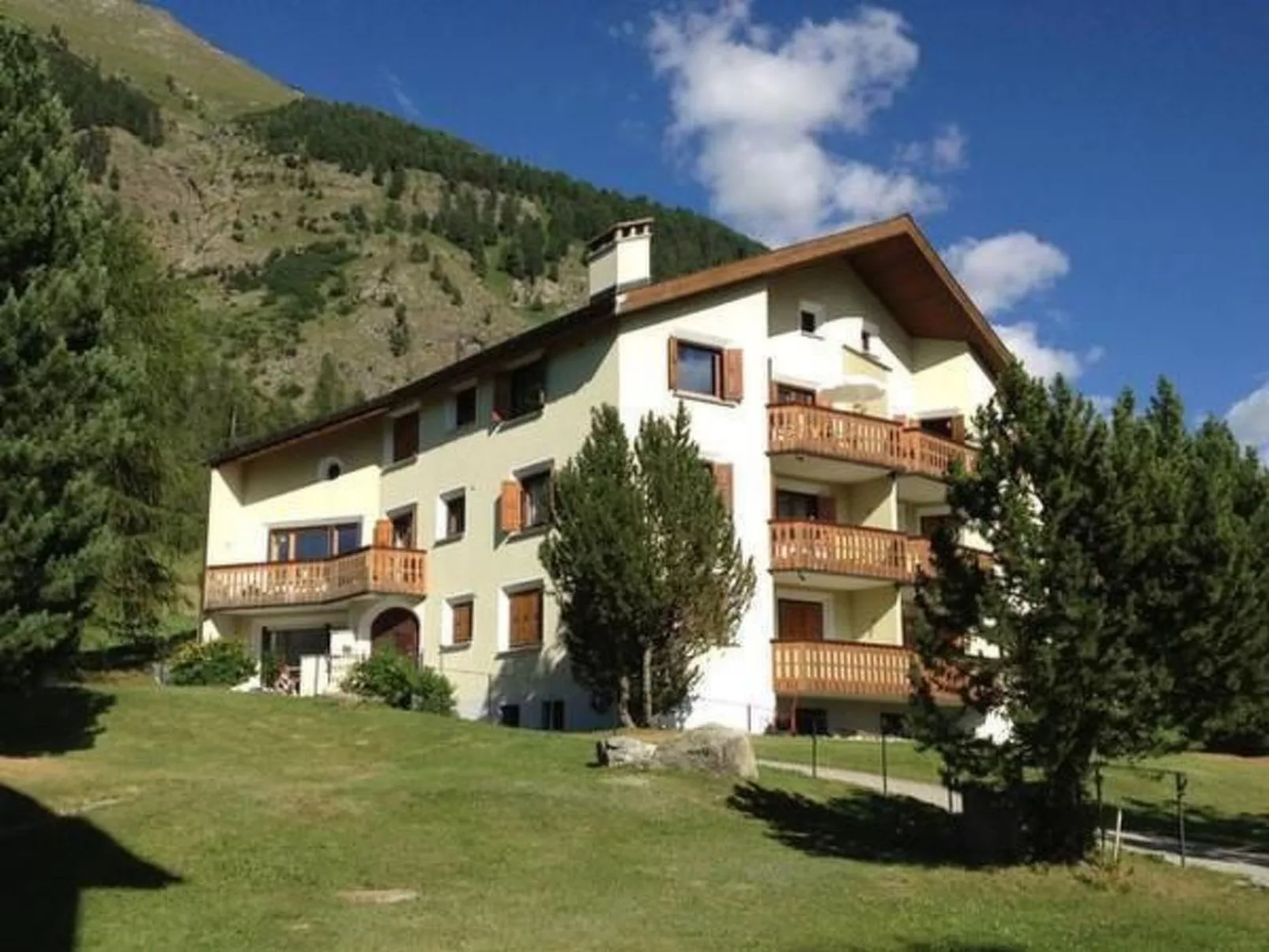 Chesa Auricula-Buiten