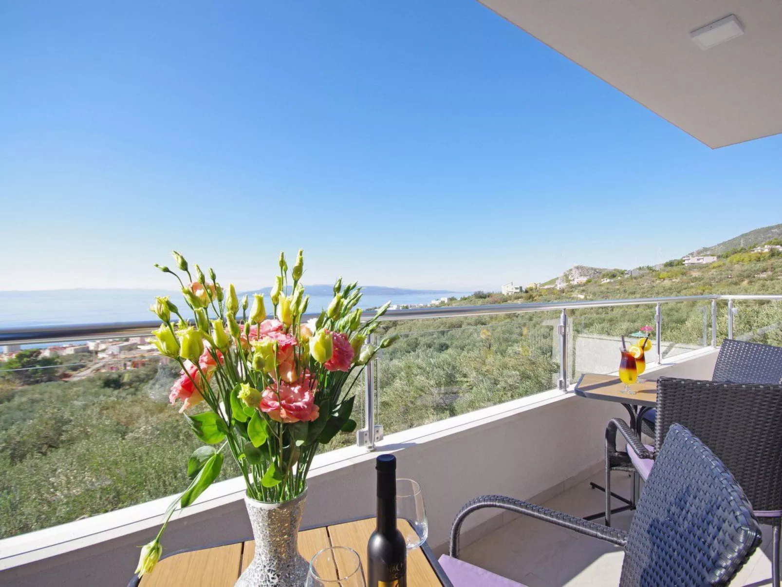 In Makarska mit Schöner Terrasse-Buiten