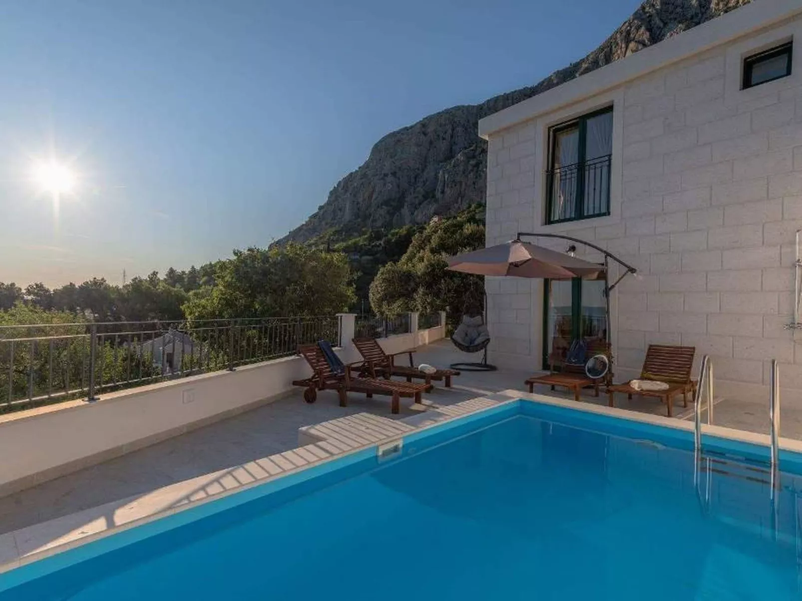 "Paola" mit eigenem Pool-Buiten